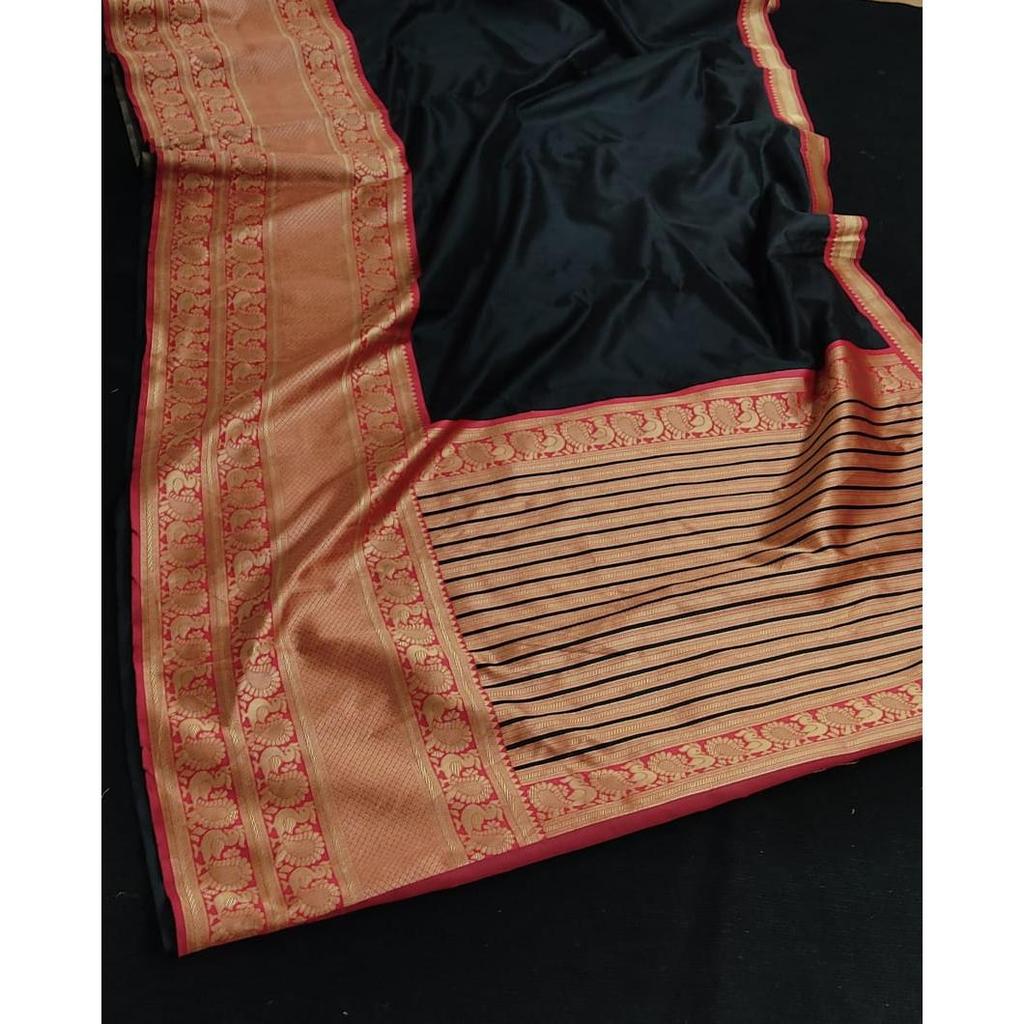 Banarasi Weiche Seidensarie. Bluse (Muss je nach Größe und Passform genäht werden)