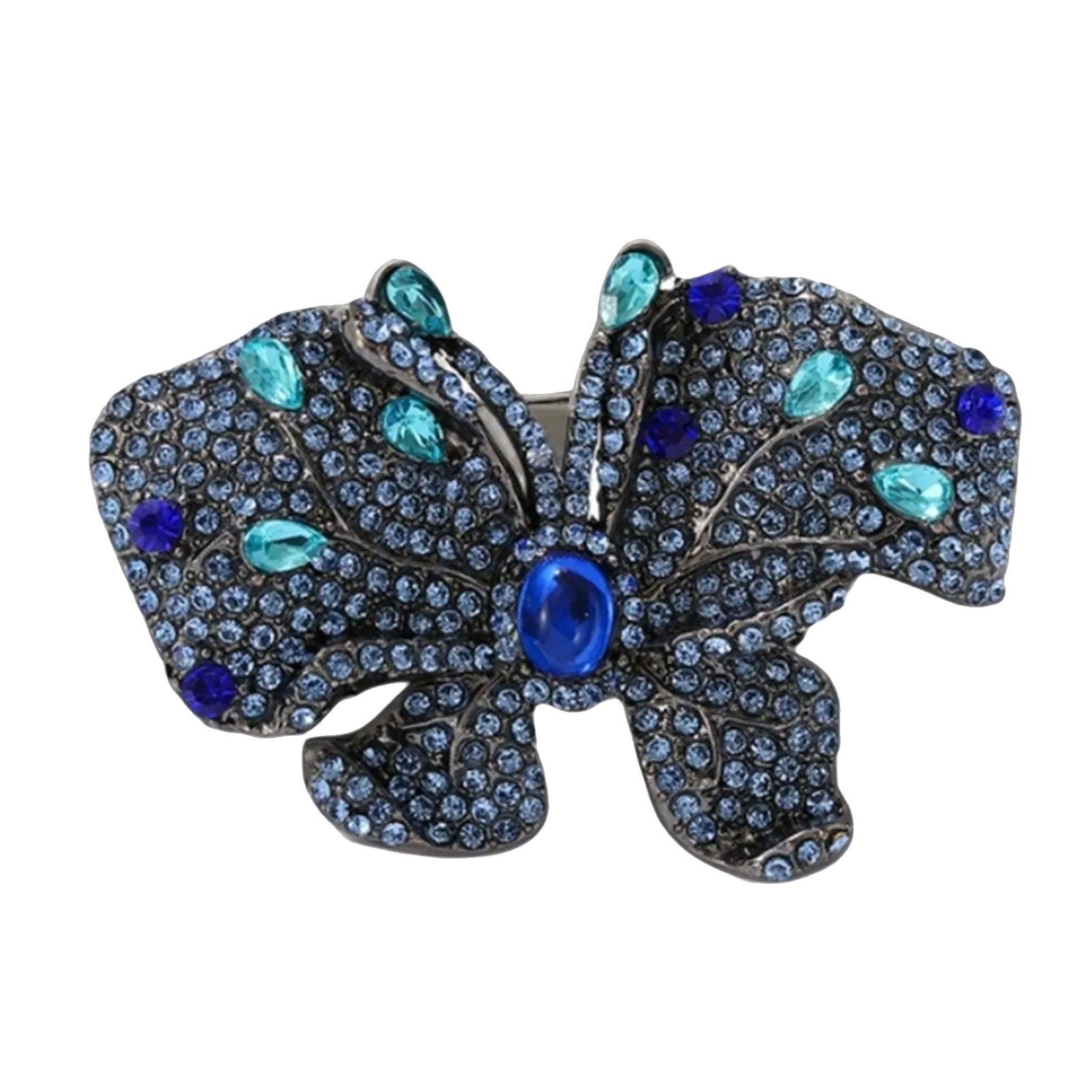 

Light Luxurious Butterfly Brooch with Detailed Wing and Crystal Decorations Unique Lapel Pin for Fashion Forward Women синій