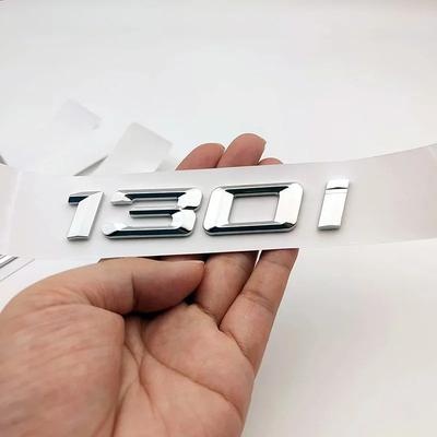 Chromowana Naklejka z Napisem na Tylną Klapę Samochodu BMW Serii 1 114i 116i 118i 120i 125i 130i 140i F20 E87 Logo Dekoracja Zewnętrzna