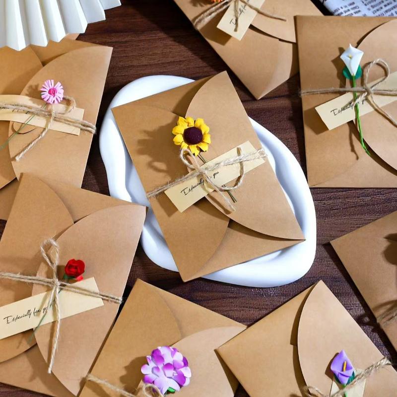 Geschenke handgemachte Grußkarten nationaler Trend kulturell und kreativ Retro Kraftpapier Trockenblumen Feiertagssegen Großhandel