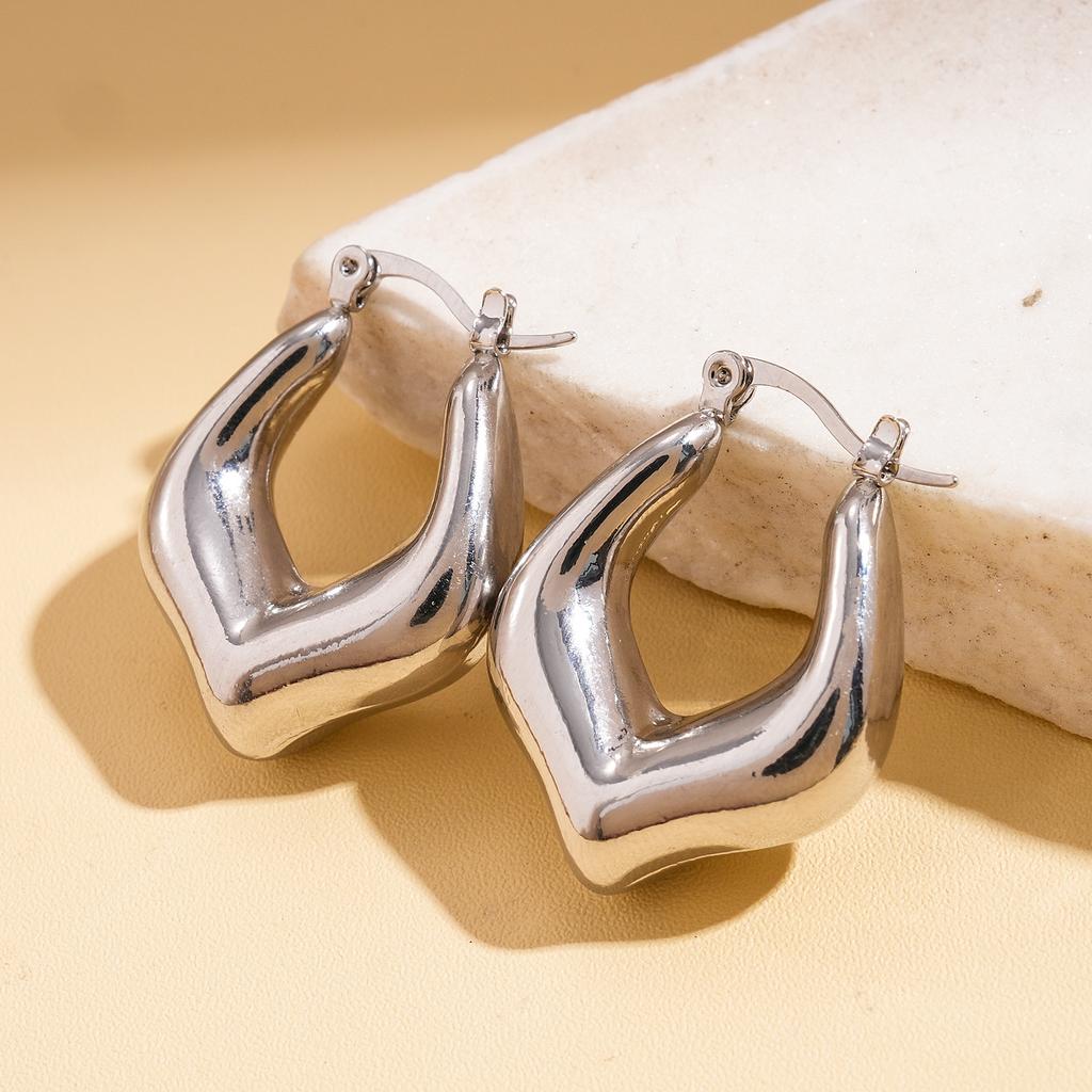 European and American metal wind geometric leaves round earrings light luxury high-end stud earrings design niche earrings women