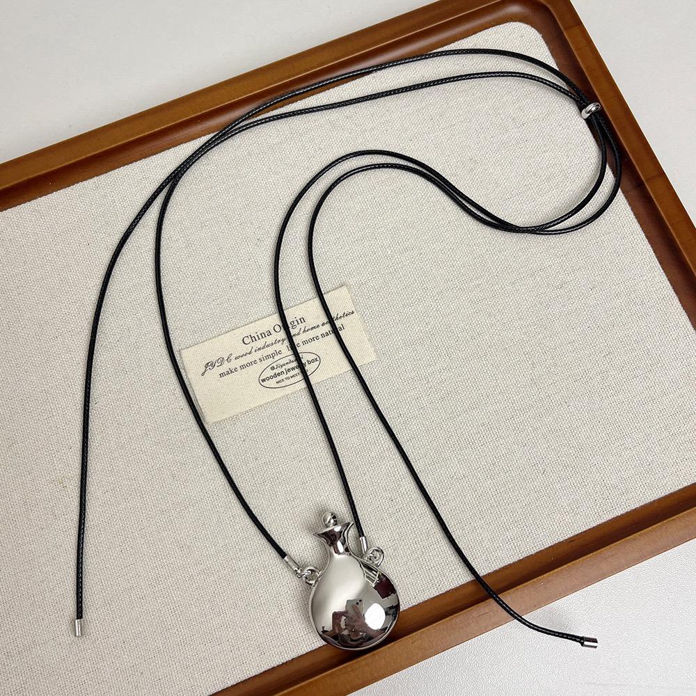 Korean-Style Simple INS Style Wine Jug Pendant Necklace, Personalized Long Sweater Chain Accessory 2025