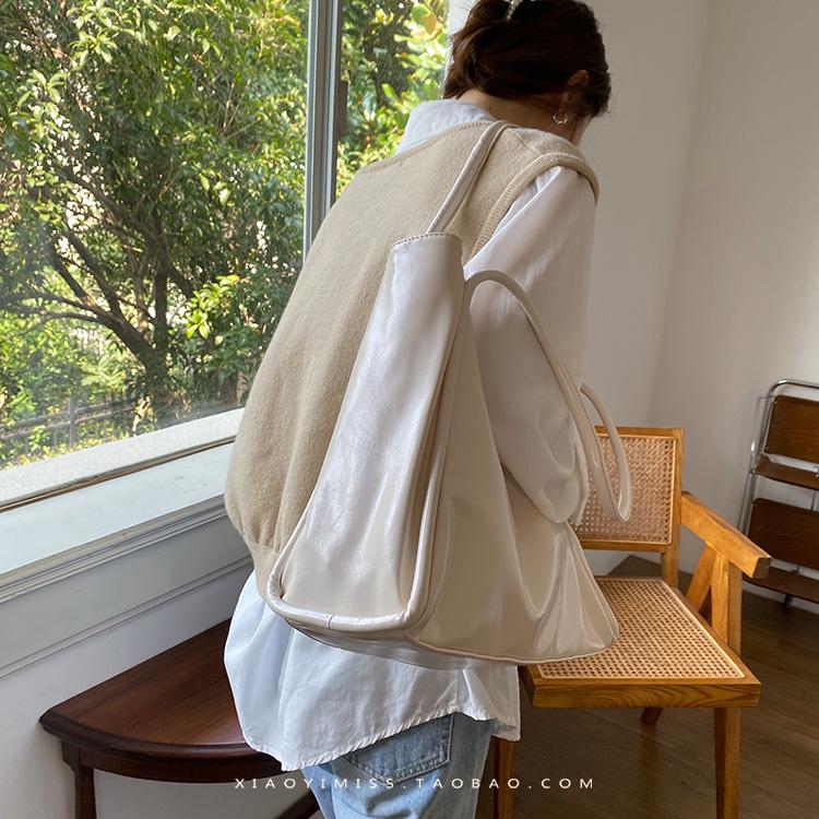 Korean Autumn Handbag: New Style, Large Capacity, Versatile Tote Bag with Niche Design, Single Shoulder, Casual Underarm Carry