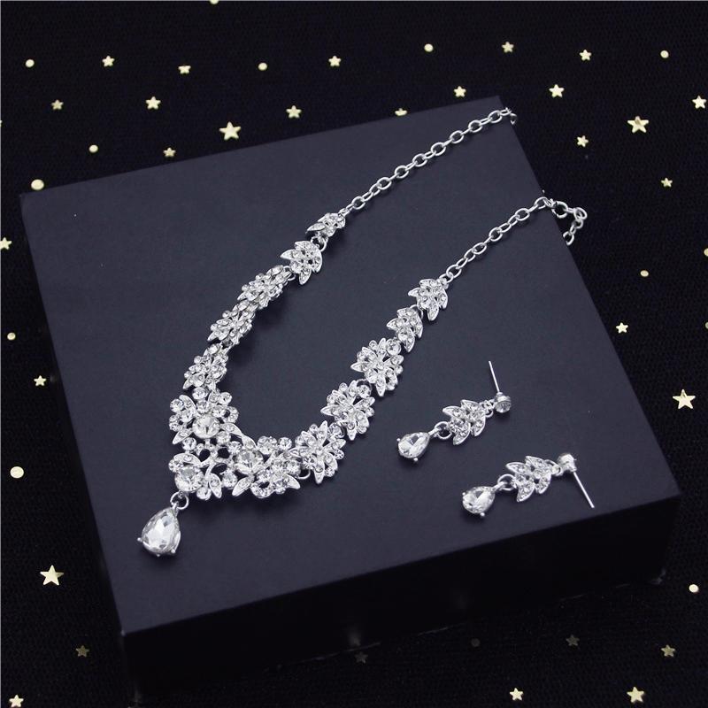 Gorgeous Crystal Bridal Jewelry Sets Fashion Tiaras Earrings Choker Necklace for Women Wedding Dress Bride Dubai Jewelry Set
