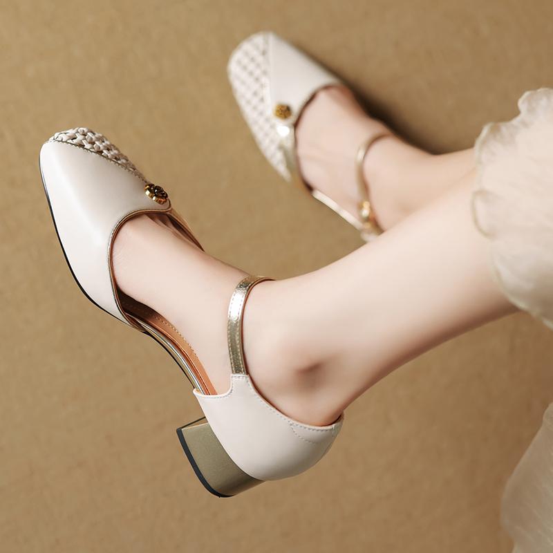 Retro Vävd Utskuren Fyrkantig Klack Baotou Sandaler Dam Sommar Fyrkantig Tå Låg Utskärning Enkel Spänne Rem Kitten Heels