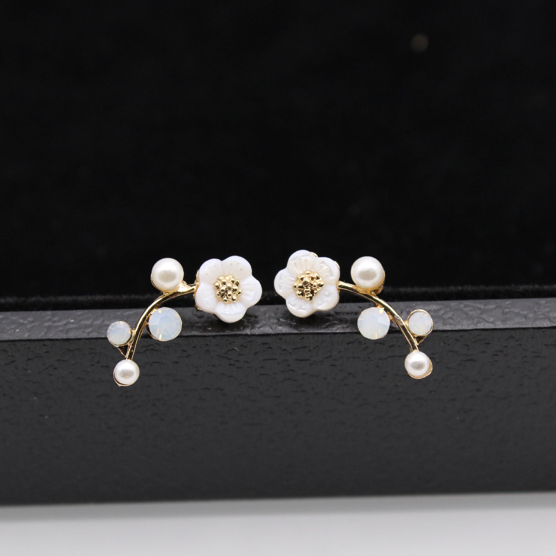 European American Fashion Pearl and Flower Stud Earrings for Women