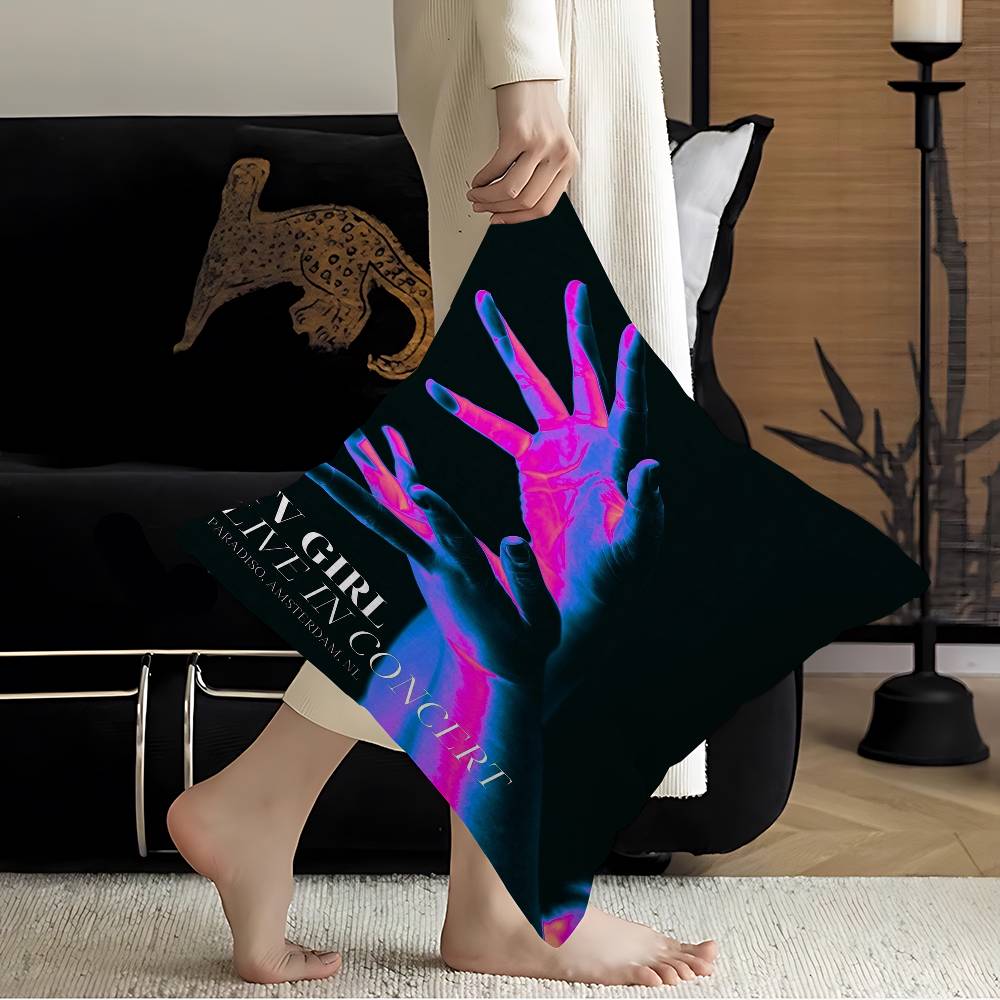 

TV Girl Cushion Cover Car Throw Pillow Case For Sofa Car Christmas Gift 40x40cm 45x45cm 30cmx30cm