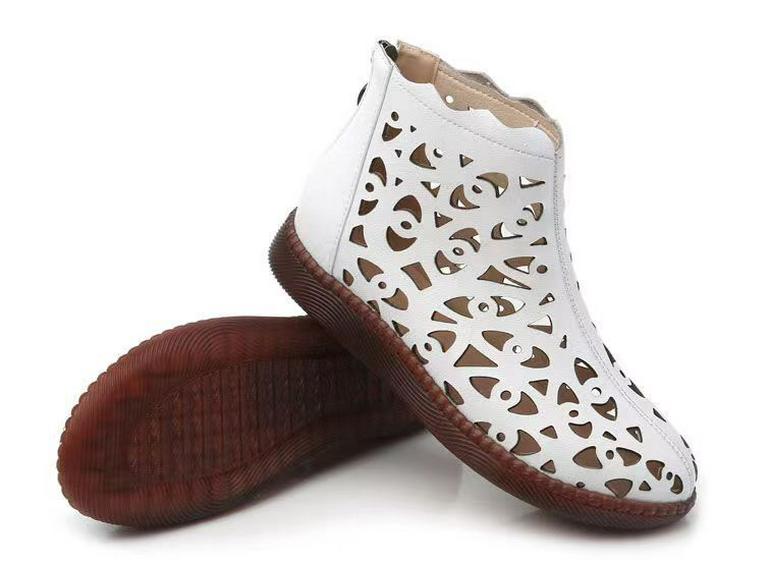 Dámské retro boty s kulatou špičkou, s výřezy a zipem, jaro/léto 2024