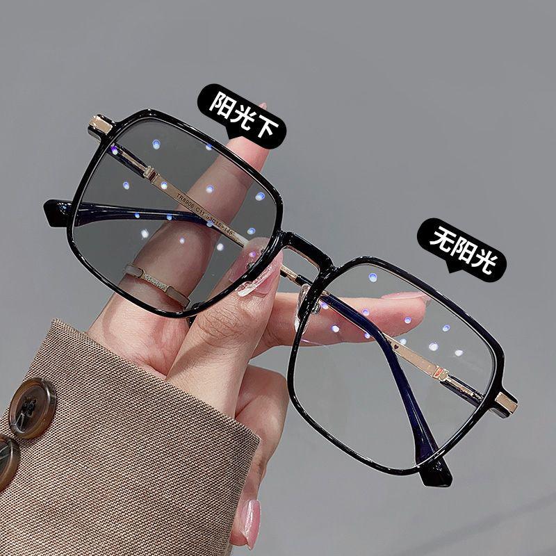 Ultra-Light Trendy Women's Color-Changing Myopia Glasses - Cold Tea Color, Transparent Large Frame, High Appearance Value, Slimming, Flat Lenses