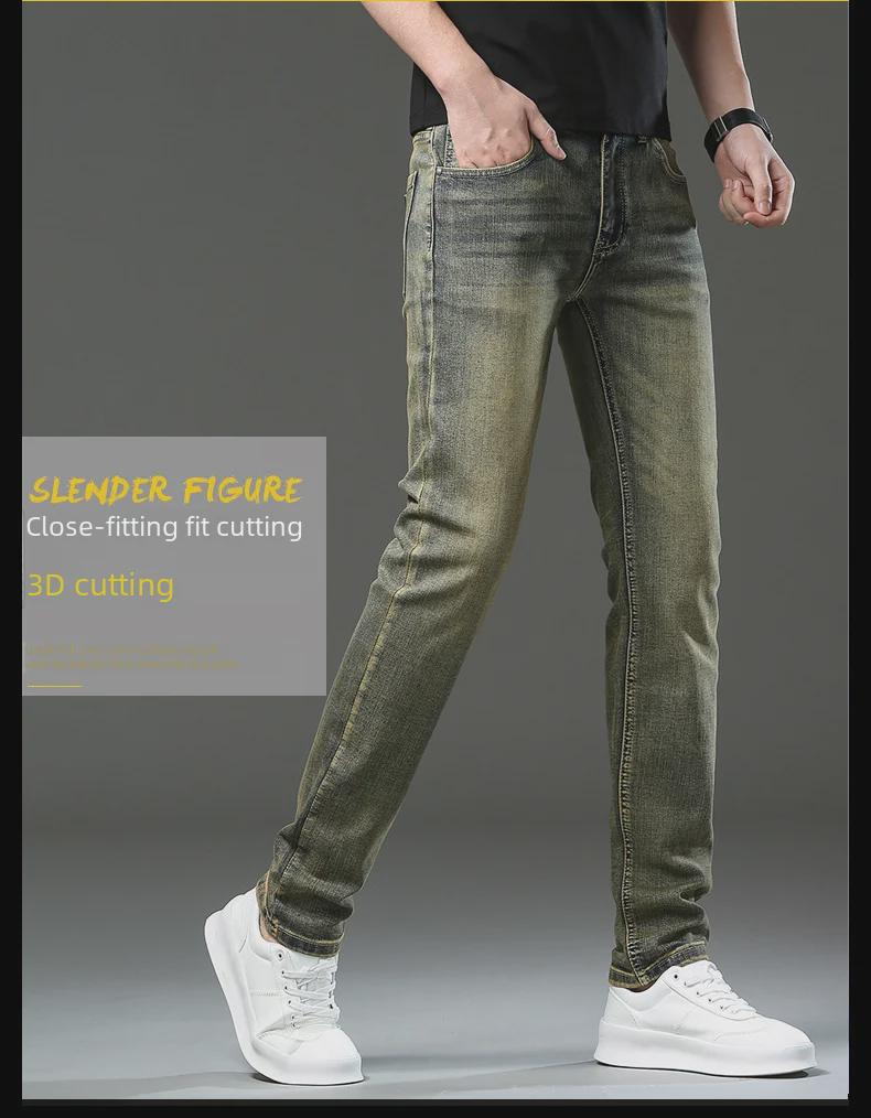 Messingfarbene Slim Fit Retro Distressed Jeans für Herren – trendige lässige Skinny-Hose für den Herbst für Jungen.