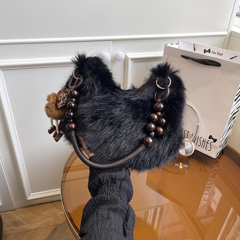 Niche design foreign style personalized shoulder bag fashion trend new bag 2025 autumn and winter women's armpit bag