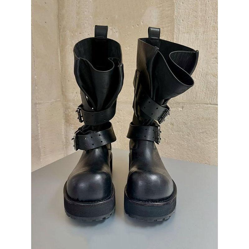 Zhang Shaohan has the same thick-soled thick-heeled medium boots, belt buckle fashion boots, round head retro wind knight boots.