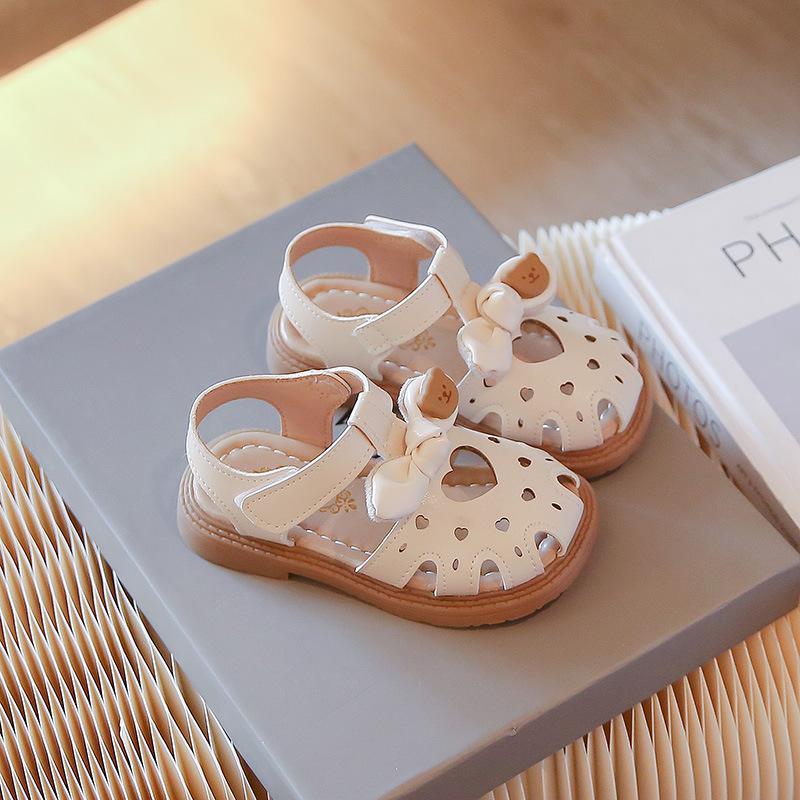

Girls Sandals Hollow-out Love Heart Kids Beach Shoes T-strap Sweet Bow 2025 Summer Girls Fashion Shoes Flats Non-slip Soft Sole 21 бежевый