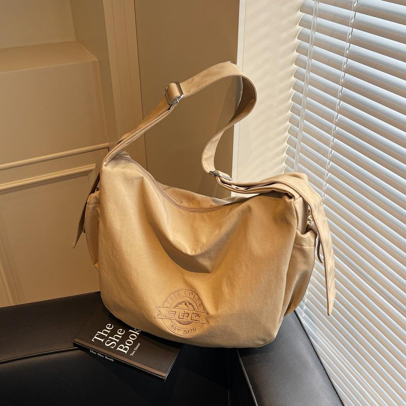 Casual large-capacity canvas bag women's 2025 new trendy commuter versatile shoulder messenger bag slack tote bag