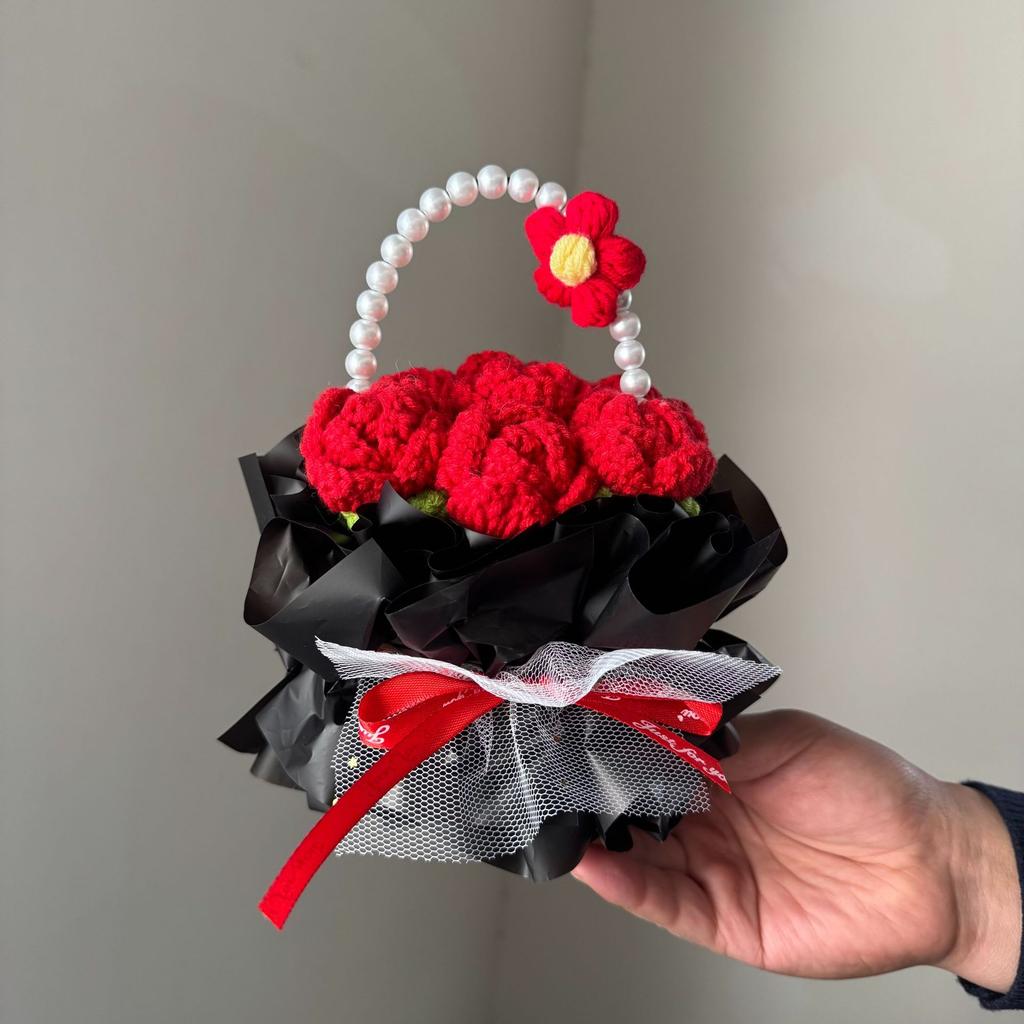 Handheld Flower Diy Crochet Flower Bouquet Valentine'S Day Rose Gift Wedding Bouquet Pearl Hand-Held Flower Basket Crochet Gifts