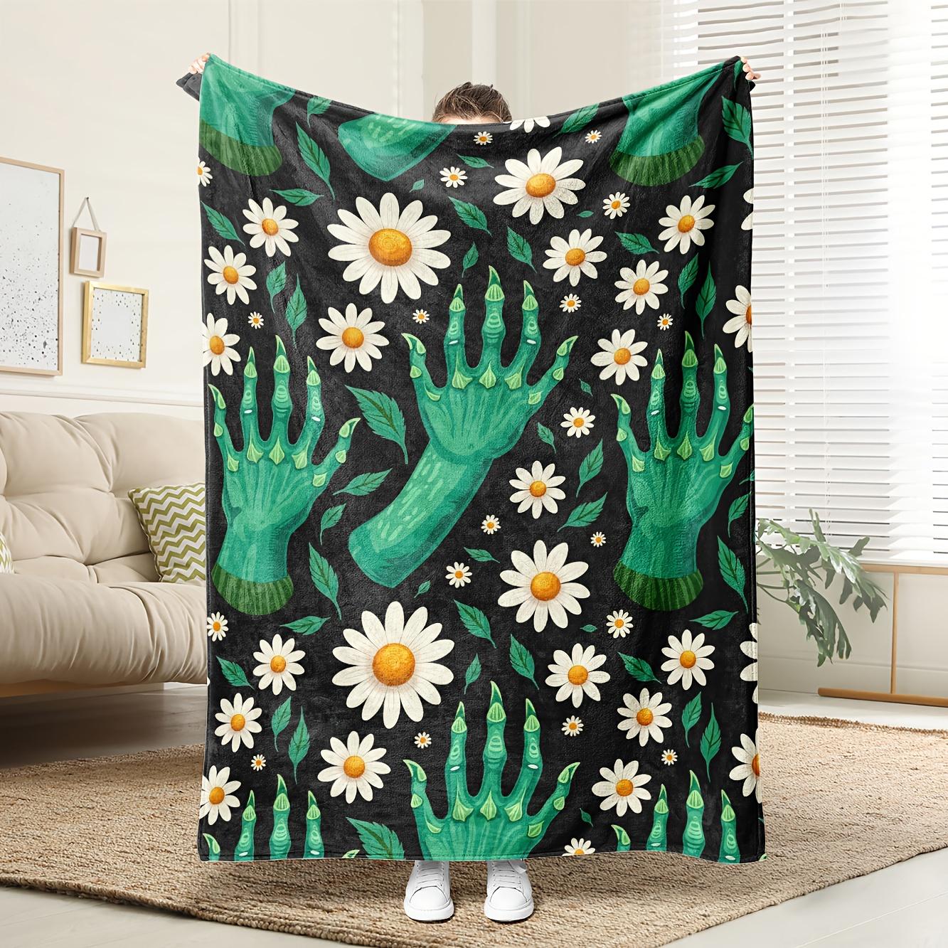

Comfortable Green Zombie Hands and Daisies Pattern Fleece Blanket - Soft High-Definition Digital Print All-Season Throw 75x90cm