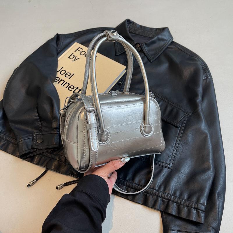 High-End silberne kleine Tasche Damen 2025 neu beliebt vielseitige Umhängetasche Mode super heiß tragbare Bowlingtasche