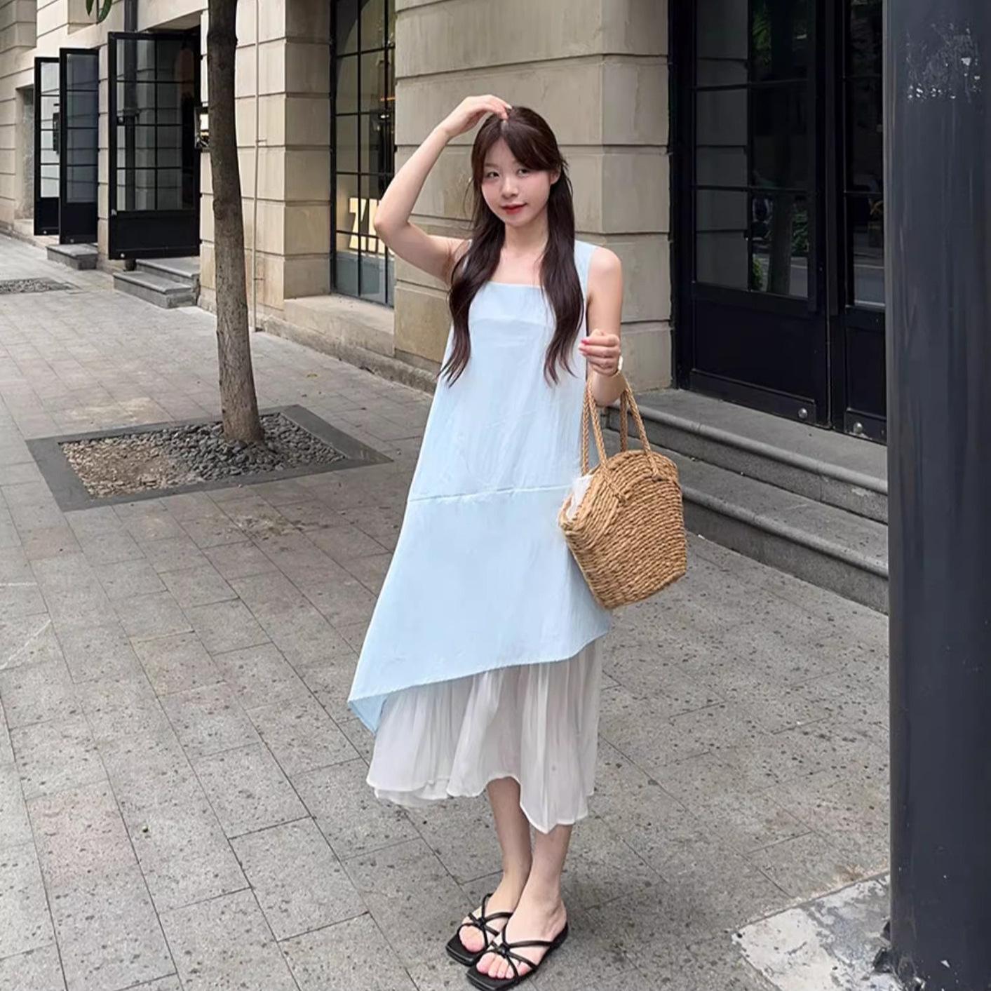 

Женское белое платье-майка на тонких бретелях с неровным подолом - Лето 2025, дизайн в французском стиле, свободный миди-крой XL небесно-голубой