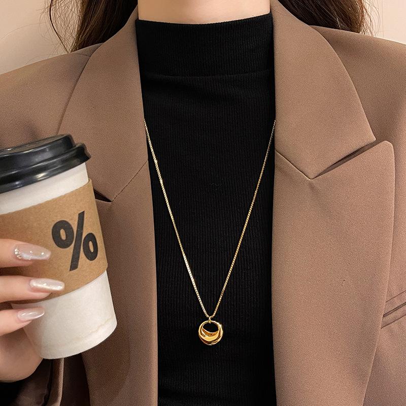 Gold Circle Drop Long Pendant Necklace for Women Elegant Light Luxury Delicate Sweater Chain Accessory