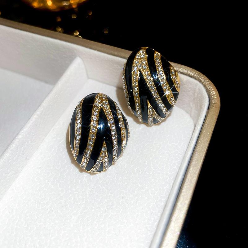 Black Enamel Oil Drop Butterfly Earrings Retro Versatile High-end Stud Earrings Niche Earrings Women