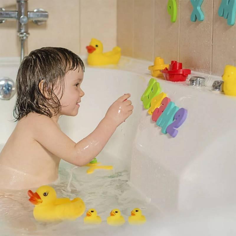 Entzückendes Quetsch-Badeentchen-Spielzeug für Kinder Weiche und sichere Wasserspiel-Ente