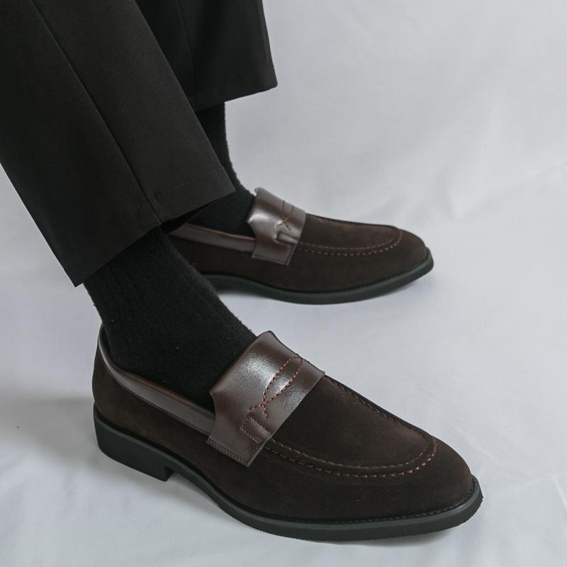 Modische Herrenschuhe aus Kuhveloursleder Bequeme und lässige Herren-Slipper aus Leder Markenschuhe für Business Elegant Low Top Slipper
