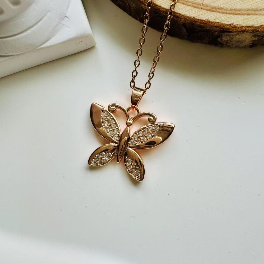 Retro INS Style Multicolor Zircon French Peach Heart Necklace with Diamonds and Titanium Stainless Steel