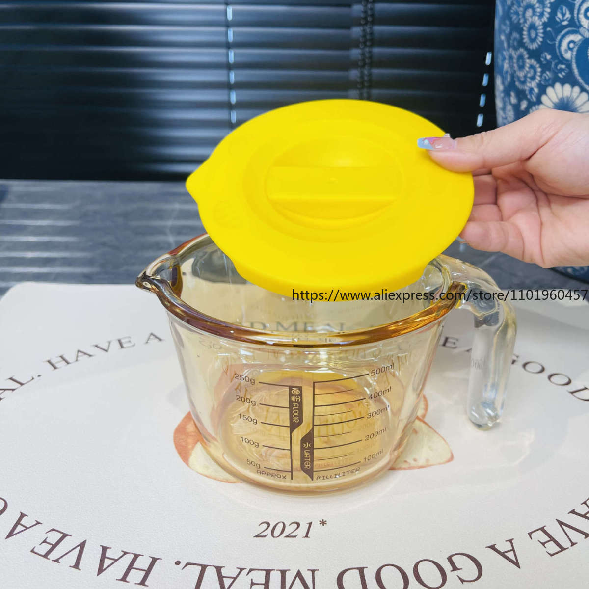 

Бытовой толстостенный янтарный мерный стакан, высокотемпературное стекло янтарь