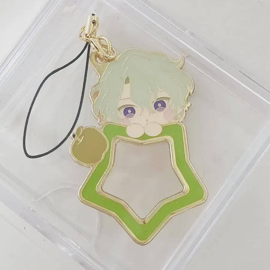 

Ansta Tomoe продает металлические брелоки Hiyori