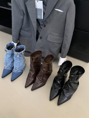 Moda Jeans Mulheres Botas Meia Panturrilha Moda Bico Fino Preto Azul Design Botões Salto Médio Fino Sexy Botas Chelsea Mulher Tamanho 35-39 Scarpins