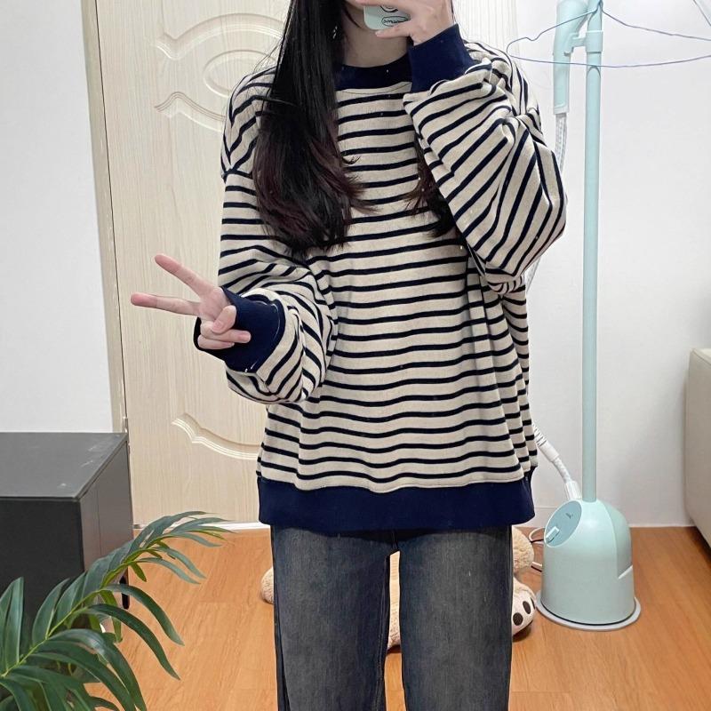 Retro striped velvet thickened crew neck sweater women's autumn and winter Hong Kong flavor loose lazy pure cotton jacket spring