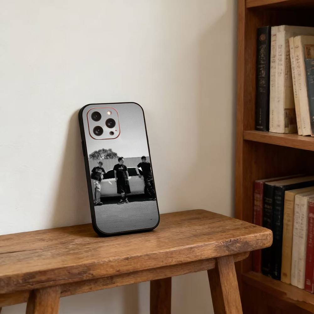 P-Pierce The Veil Band Phone Case For iPhone17,16,15,14,13,12,11 Plus,Pro Magnetic with Magsafe Wireless Charging