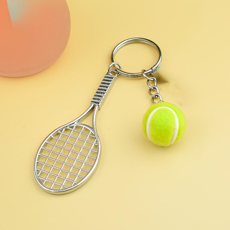 1 st Tennis Nyckelring - Realistiskt Tennisracket med Banmönster, Öppningsbar Ringögla - Mini Sportgåva för Spelare, Tränare, Fans - Födelsedag