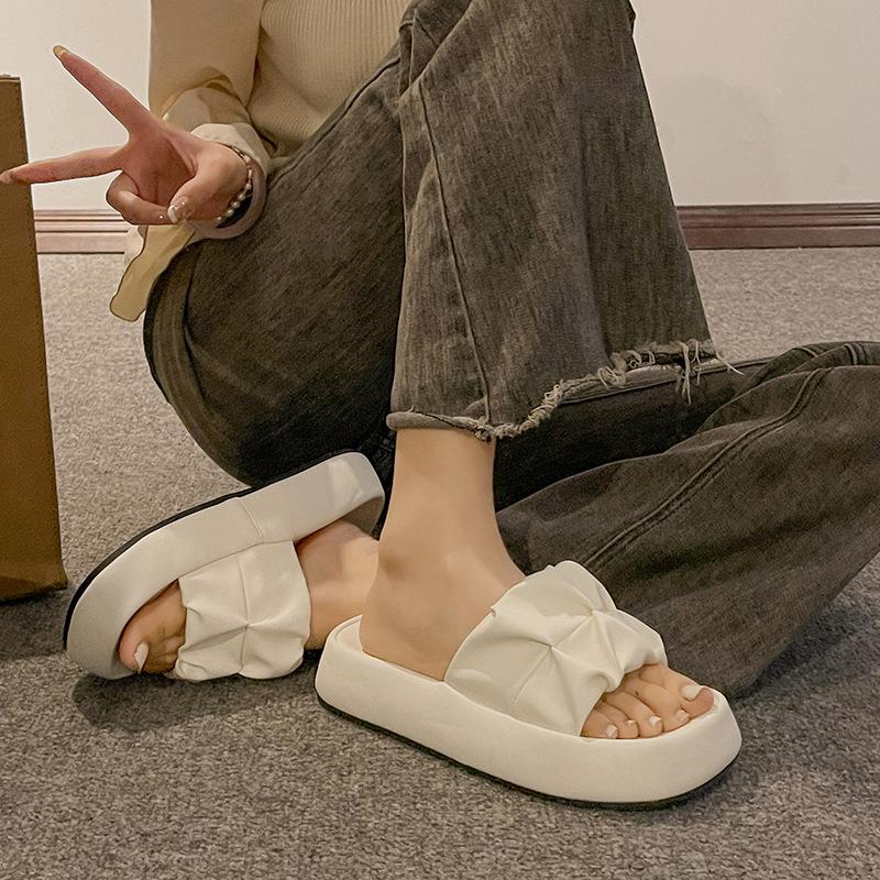 Cool slippers women's summer wear 2025 new platform casual beach sandals fashionable women's maternity bread one-word drag