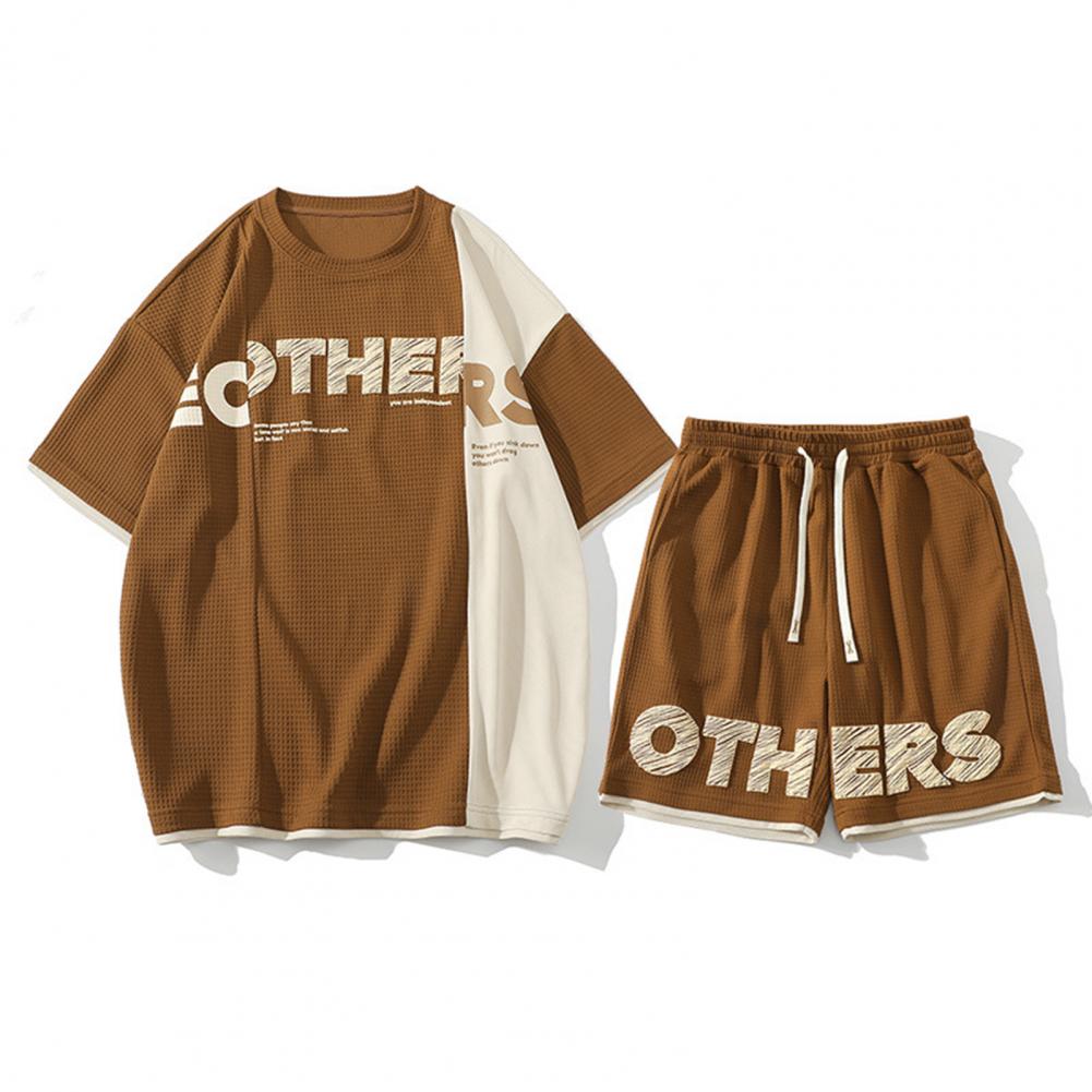 

Комплект из 2 предметов: мужская летняя повседневная одежда, футболка с коротким рукавом и круглым вырезом, эластичный пояс на шнурке, широкие шорты, цветная пэчворк M кофейный