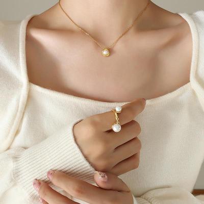18K Goldplattierte Titanstahl Halskette mit Muschelperle - Hypoallergenes Japanisch-Koreanisches Mode Design