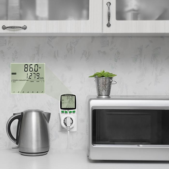 Qoltec Watomierz Energy Consumption Meter PM0627 with Measurement History | 3680W | 16A | LCD