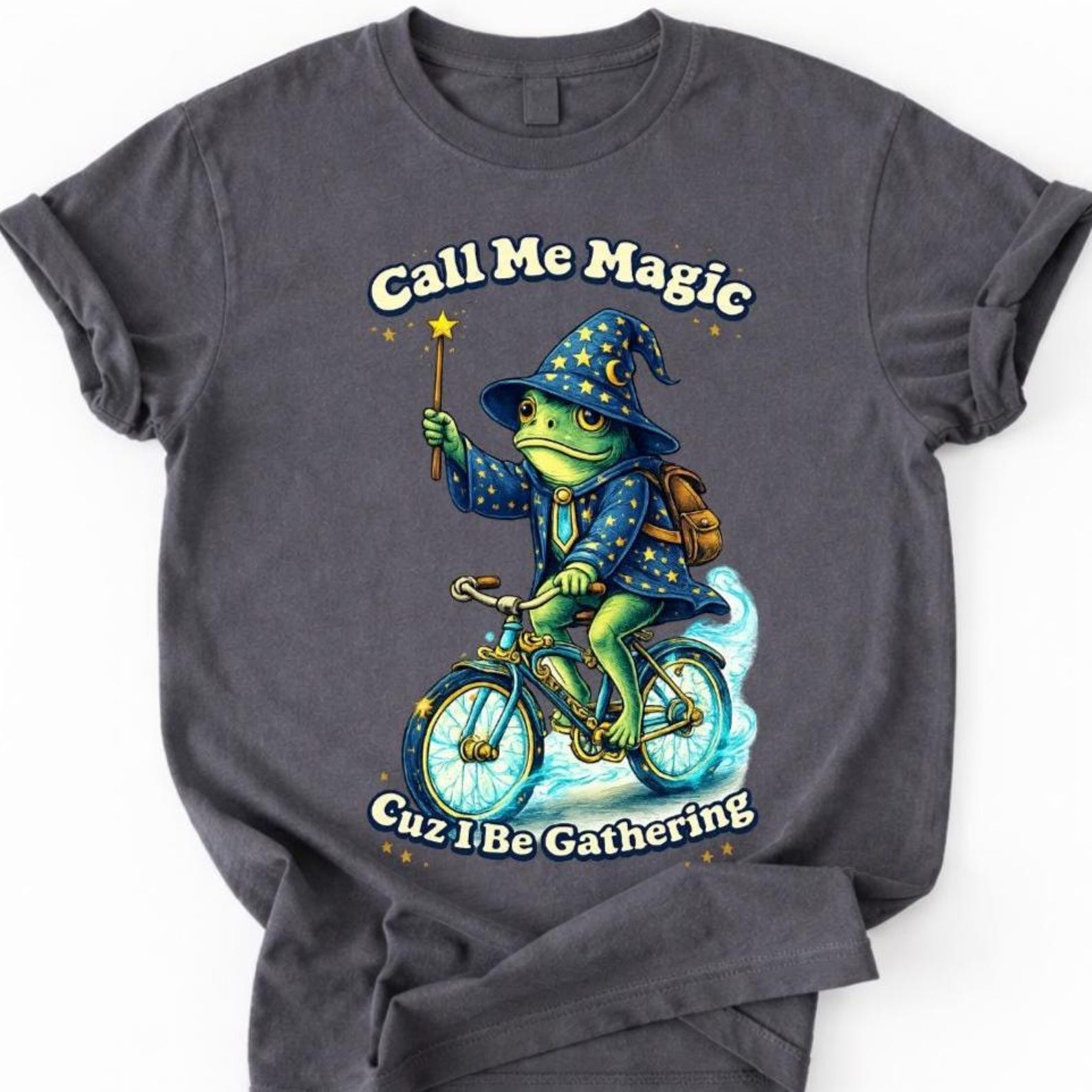Call Me Magic Cuz I Be Gathering Shirt, Frog Magic T-Shirt, Funny Frog Gift, Bicycle Frog Shirts, Retro Wizard T-Shirt, Gamer Gift Shirt 4XL