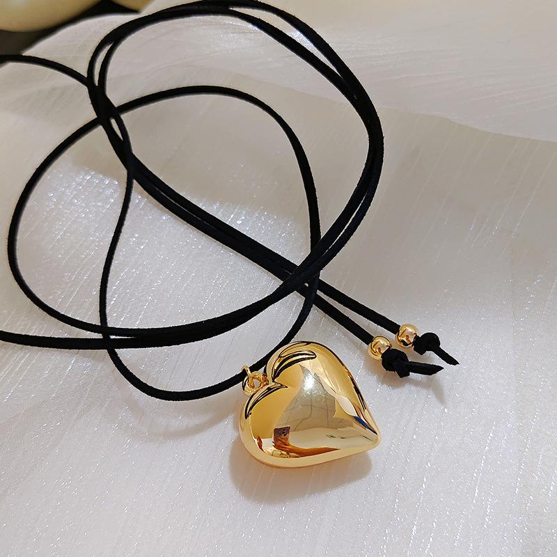 European and American Pull Adjustable Wax Thread Choker Necklace Simple Personality Big Love Pendant Necklace