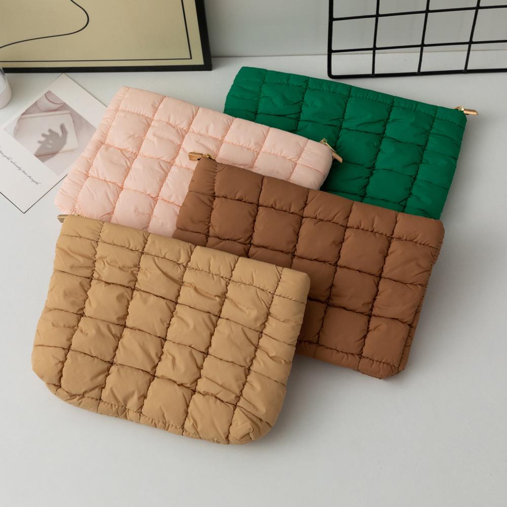 Trendy Women's Solid Color Pleated Makeup Clutch: Versatile, Fashionable, Stylish Plaid Bag