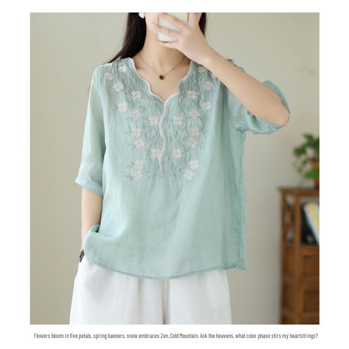 Elegant Pink Embroidered Women's T-Shirt with Irregular Grid Design