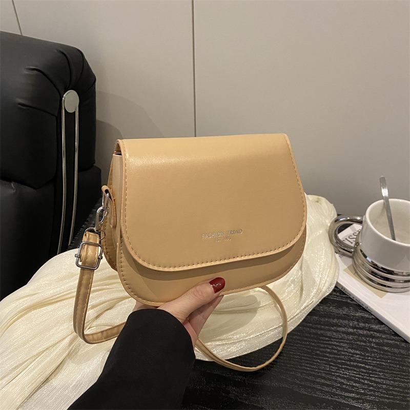 Stylish and simple shoulder bag women's summer new simple small square bag girls practical senior shoulder bag