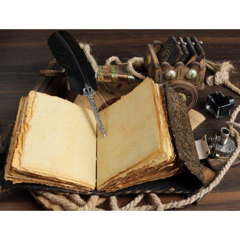 Tłoczony Vintage Skórzany Dziennik z Kamieniem Lapis Lazuli Księga Cieni Grimuar Ręcznie Robiony Szkicownik Wiccańska Księga Czarów Prezent Zamek Artbook