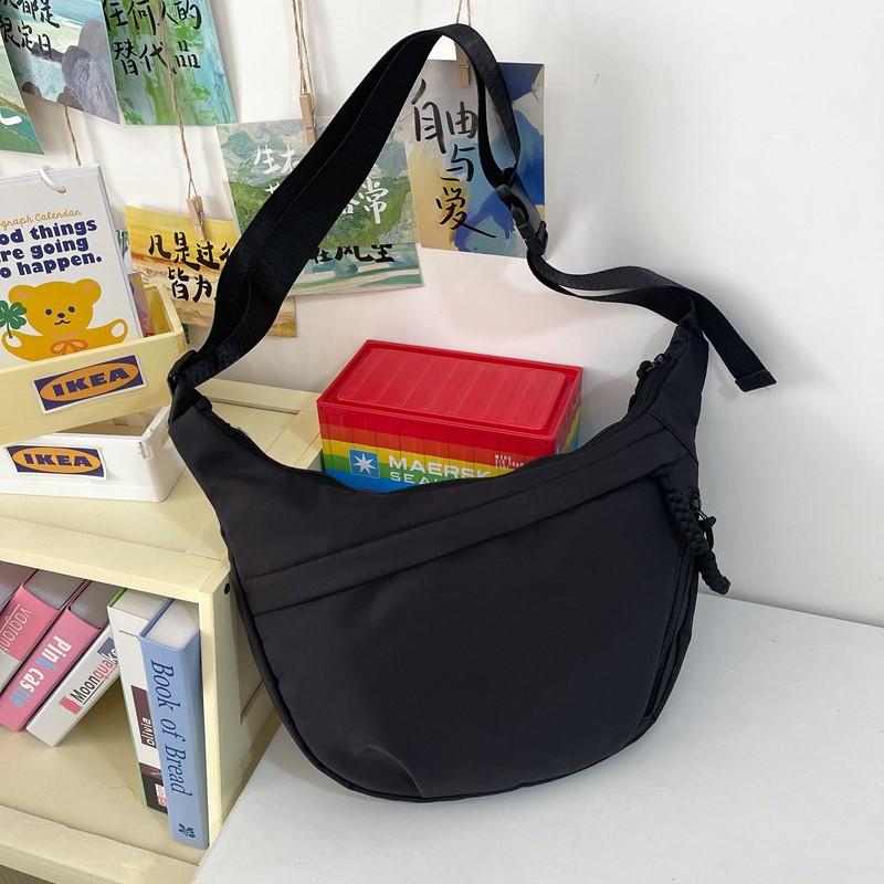 

инс простой однотонный персонализированный большой вместимости сумка-пельмень женская зарубежный стиль новая корейская версия универсальная персонализированная сумка-мессенджер чёрный