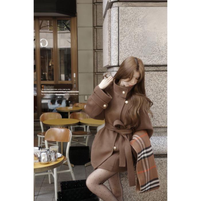 

Elegant Korean Stand Collar Short Wool Coat - Petite Hepburn Style for Autumn/Winter Large коричневий