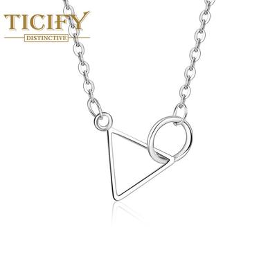 Ciondolo con collana a forma di triangolo geometrico