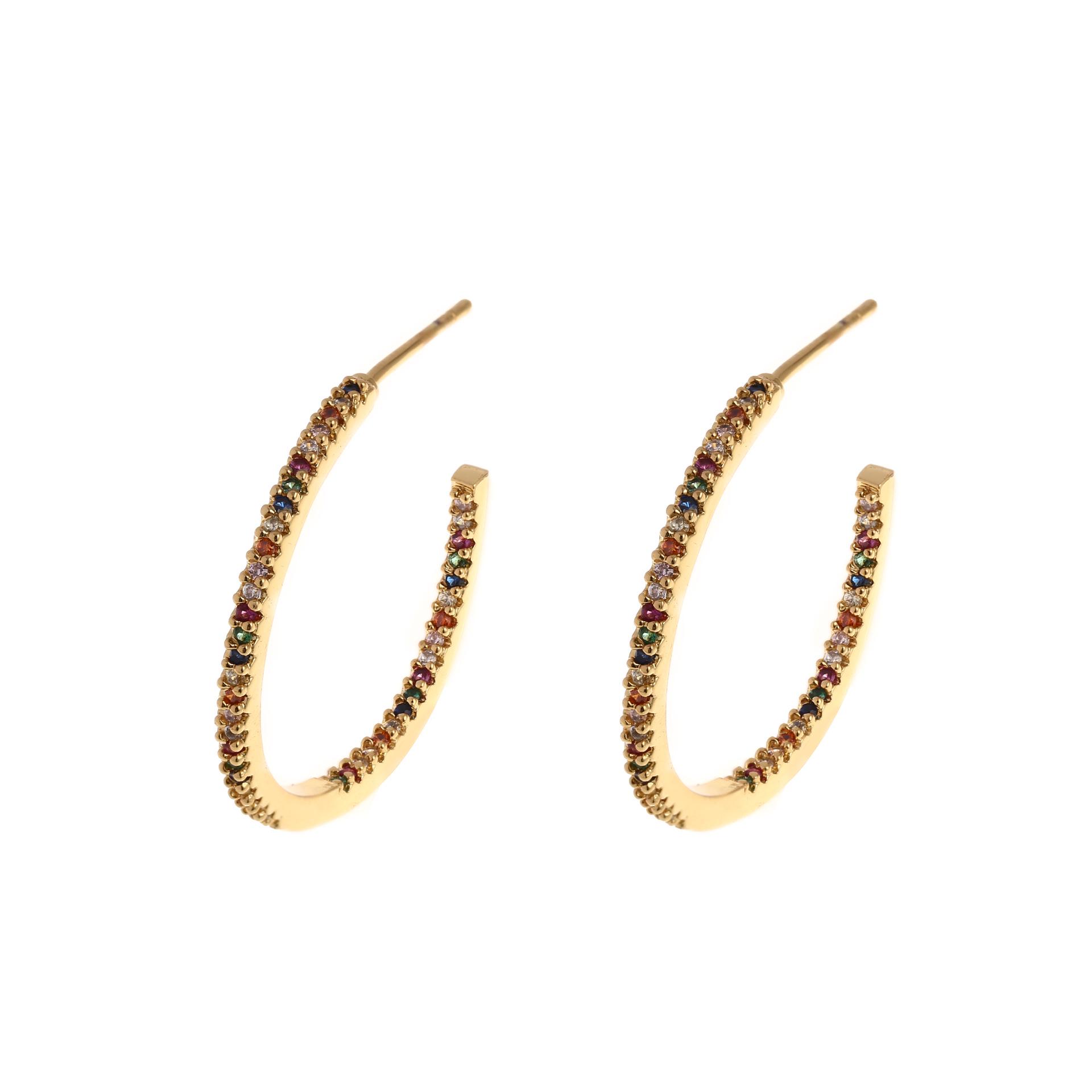 

Медные двусторонние серьги-пусеты геометрической формы в виде буквы С, полностью инкрустированные микропаве из бриллиантов - Элегантный роскошный дизайн