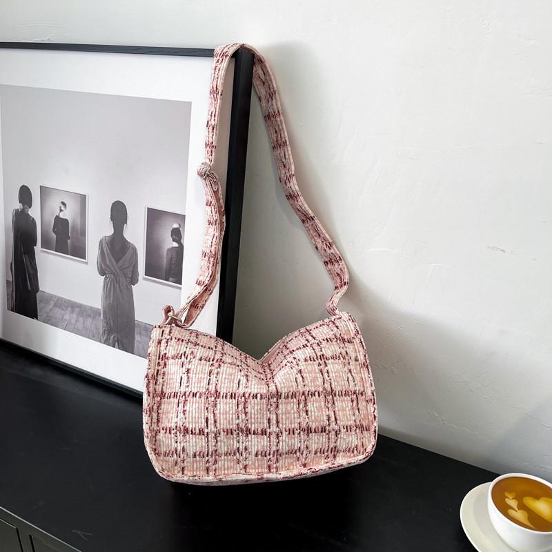 

2024 New Korean Plaid Cloth Women s Bag Street Trend Large Capacity Literary Korean Fashion Shoulder Bag Ladies Armpit Bag Green Blue Pink рожевий