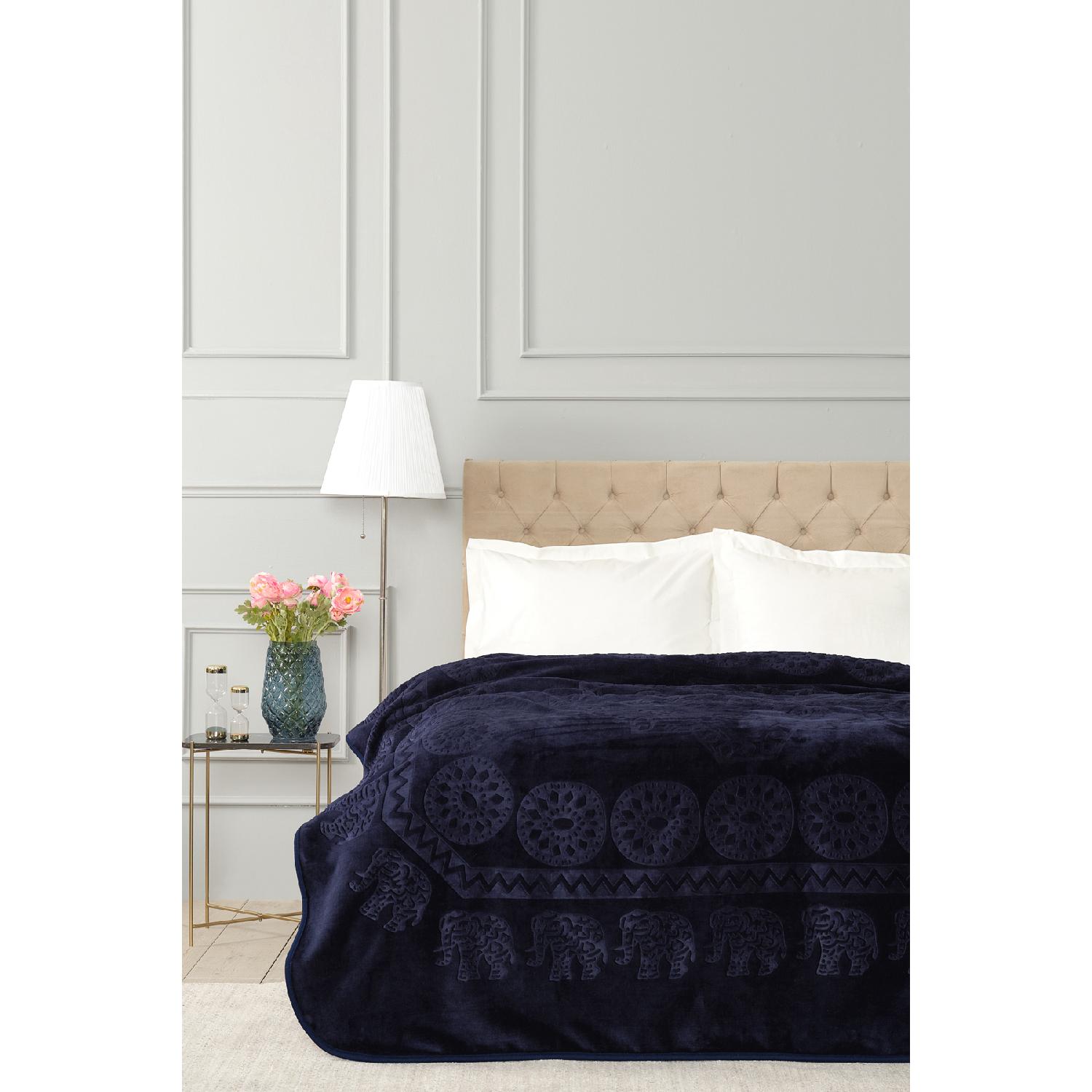 

Двойное мягкое одеяло с тиснением темно-синего цвета с изображением слона