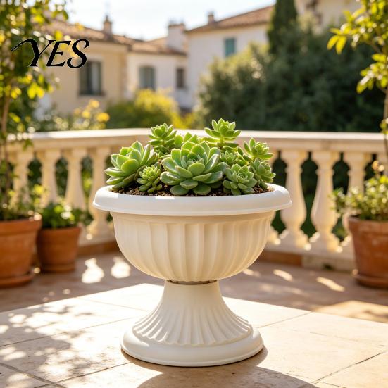 Vaso da Fiori in Plastica, Fioriera a Forma di Calice, Fioriera Leggera con Fori di Drenaggio Decorativi per Interni Esterni Giardino Patio